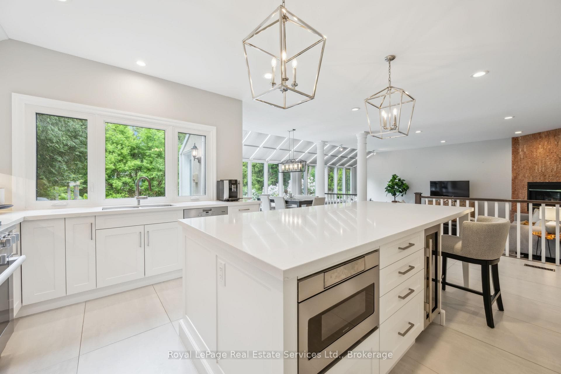 480 CHARTWELL Road photo 10