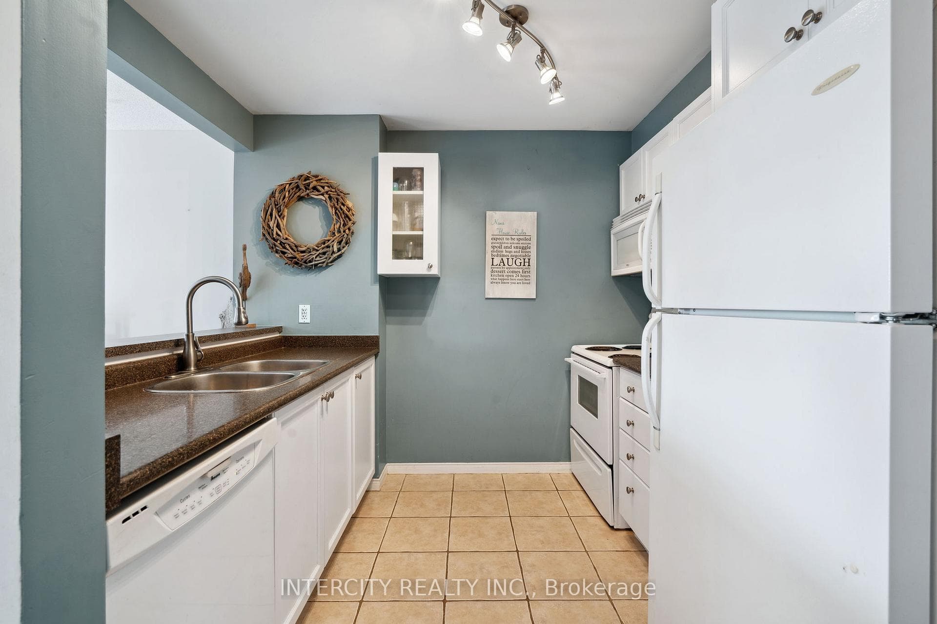 116 Southwinds Crescent photo 5