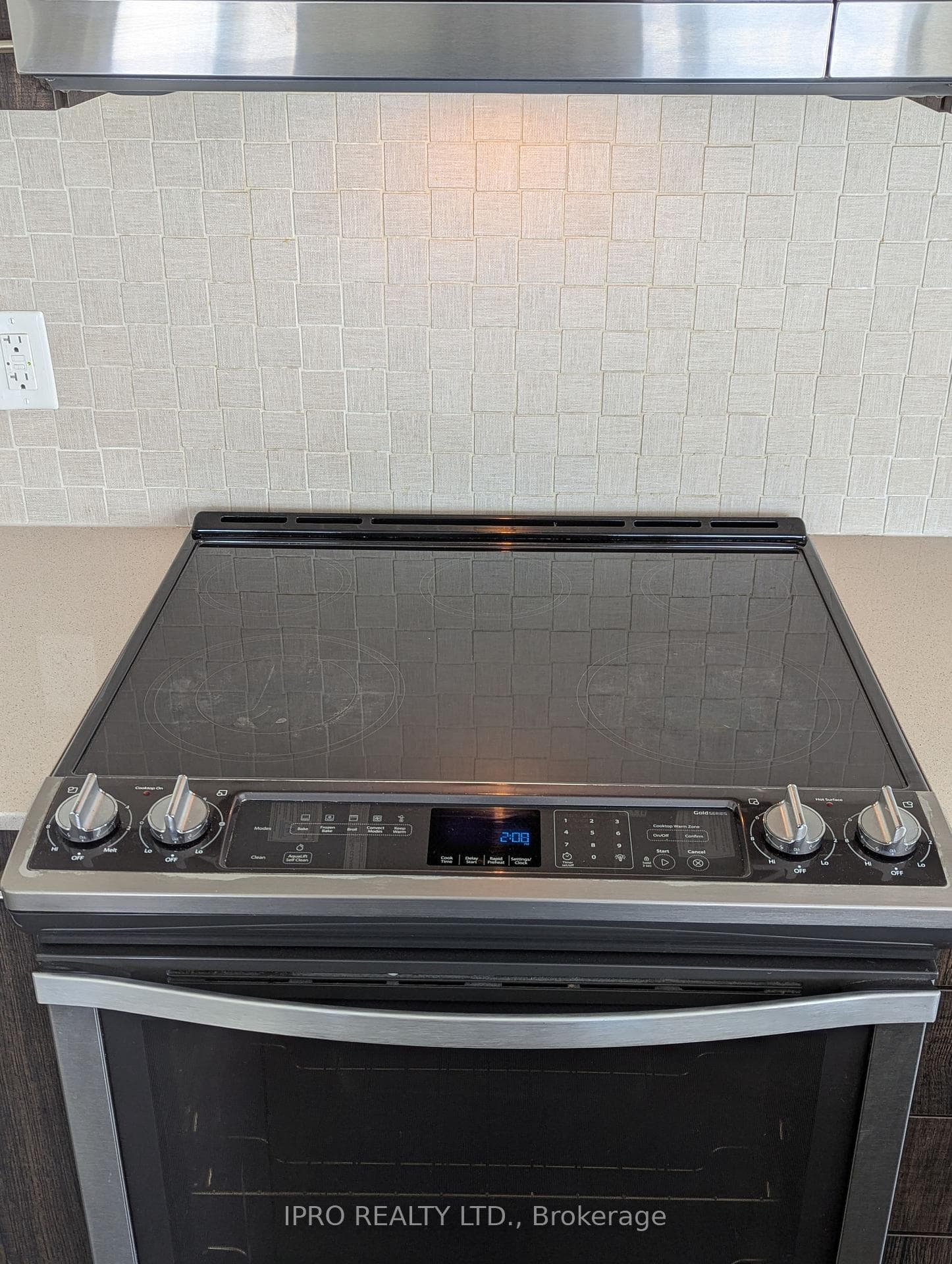 Kitchen - upgraded stove