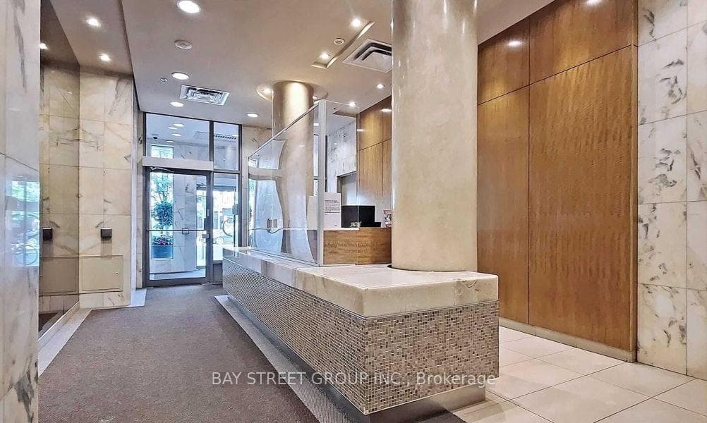 736 Spadina Avenue Unit 801 photo 2