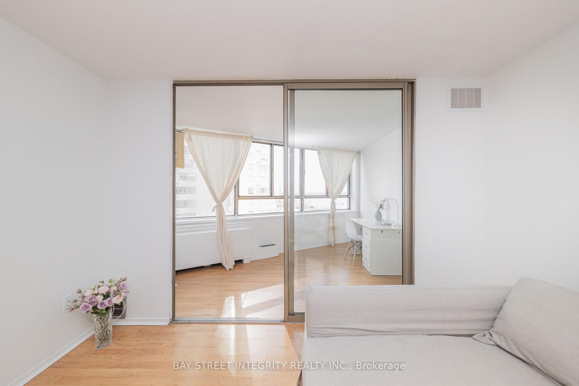 270 Queens Quay N/A Unit 1107 photo 17