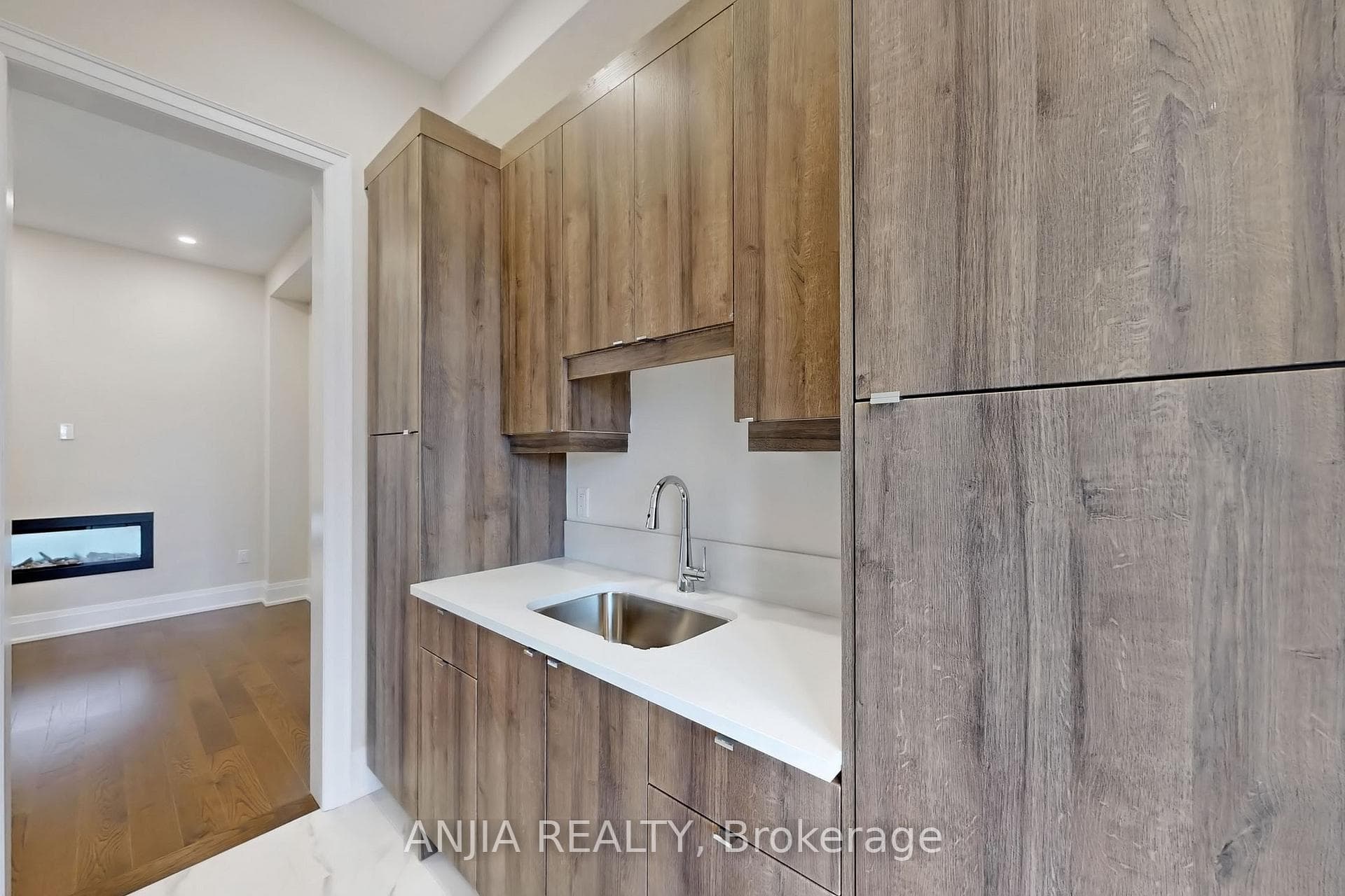 86 Angus Morton Crescent photo 17