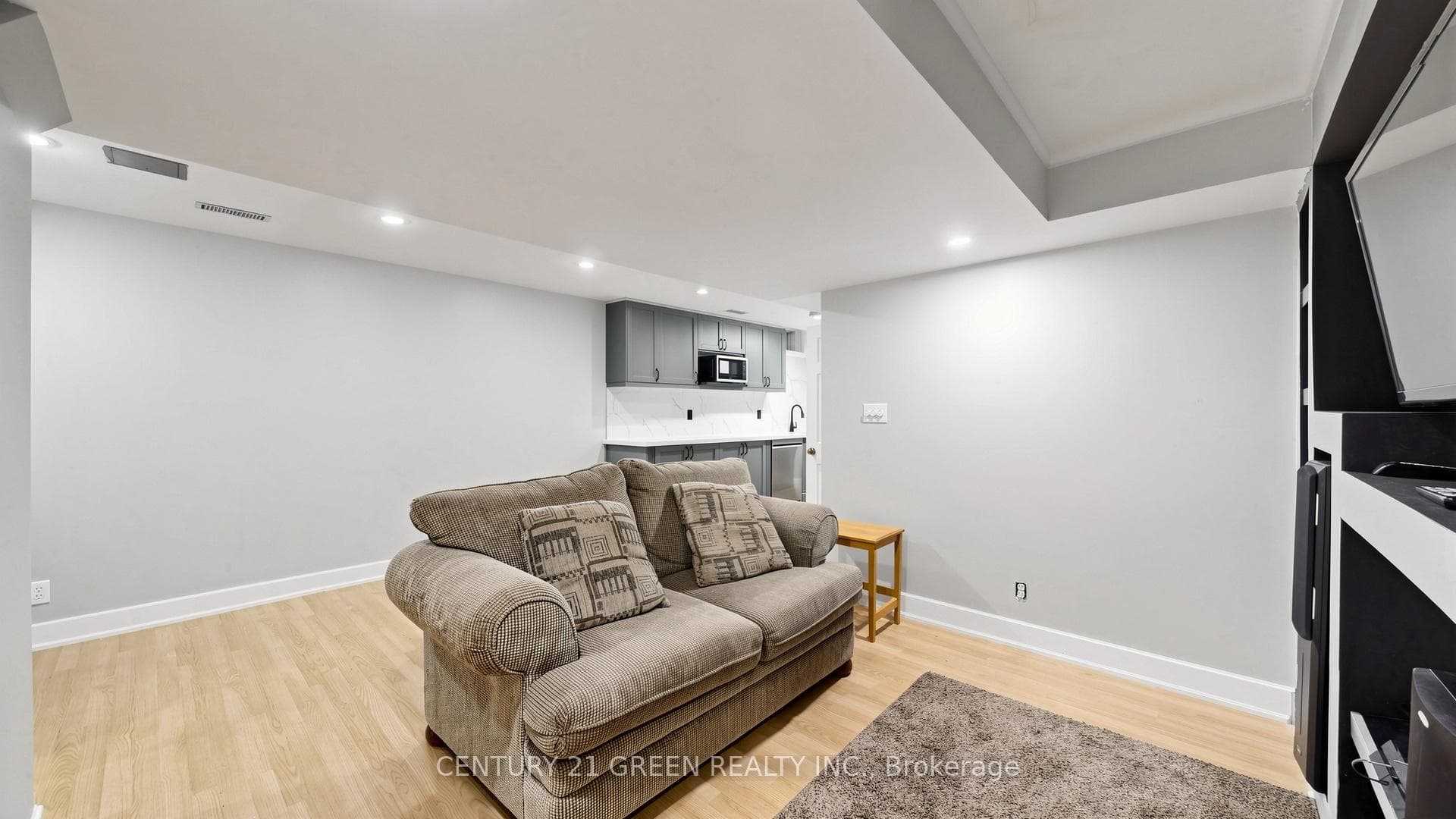 43 Hollowgrove Boulevard photo 32