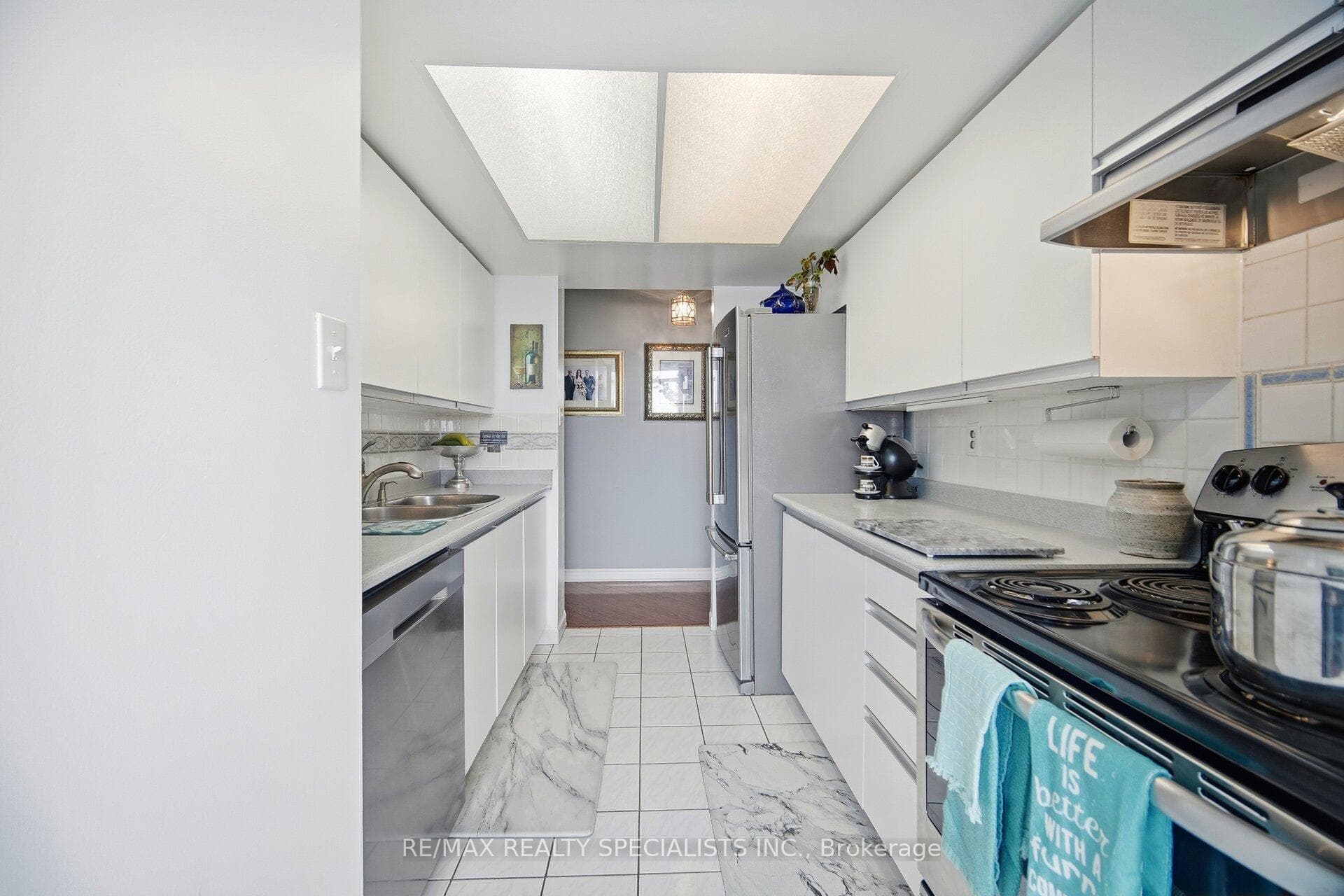 5 Rowntree Road Unit 805 photo 17