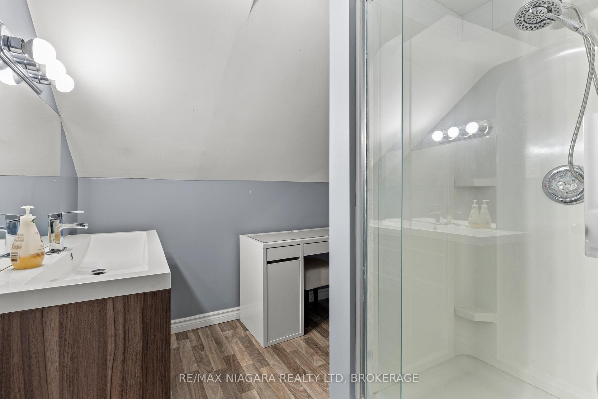 239 Bowen Road photo 21