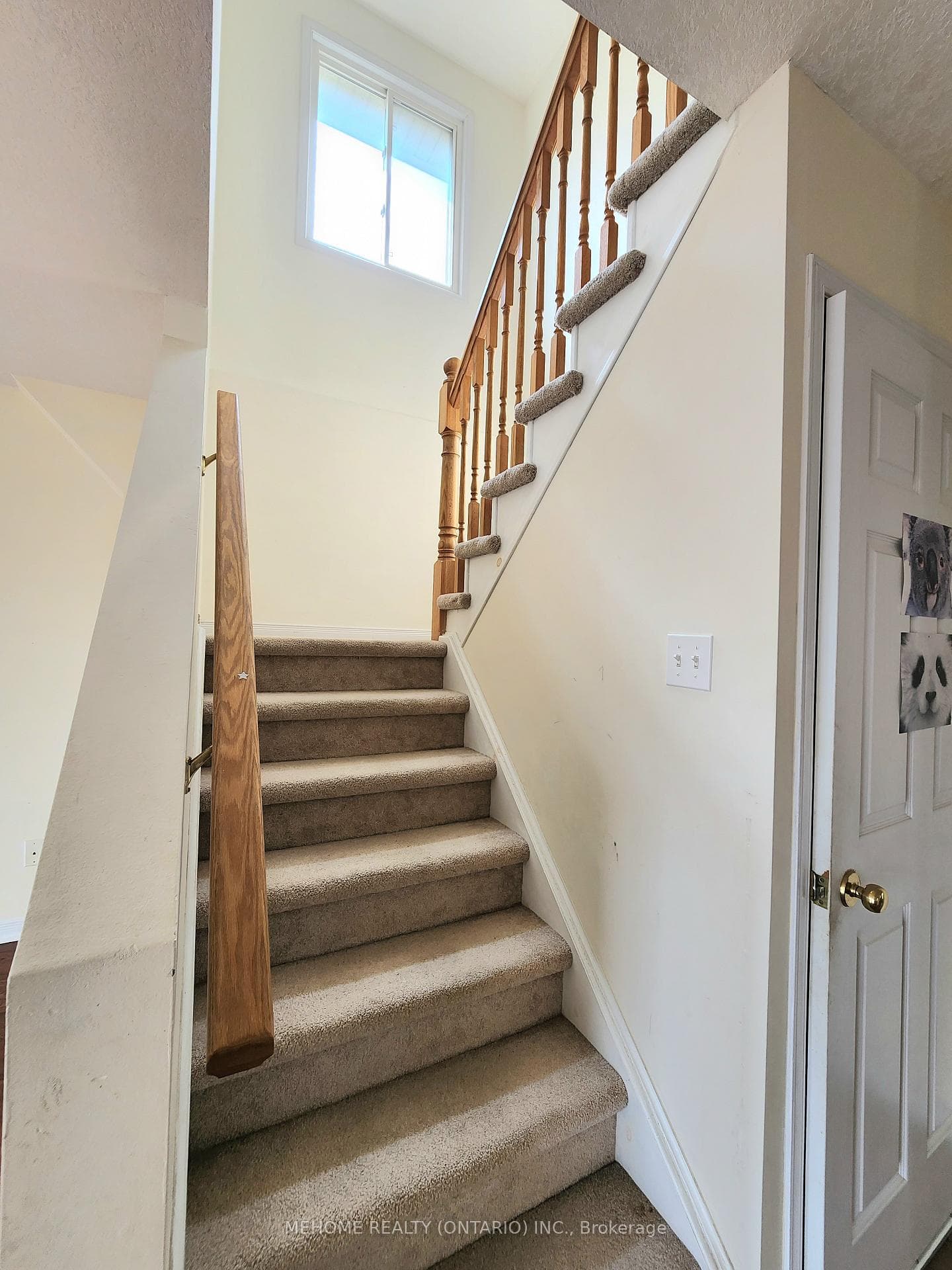 369 Wake Robin Crescent photo 7