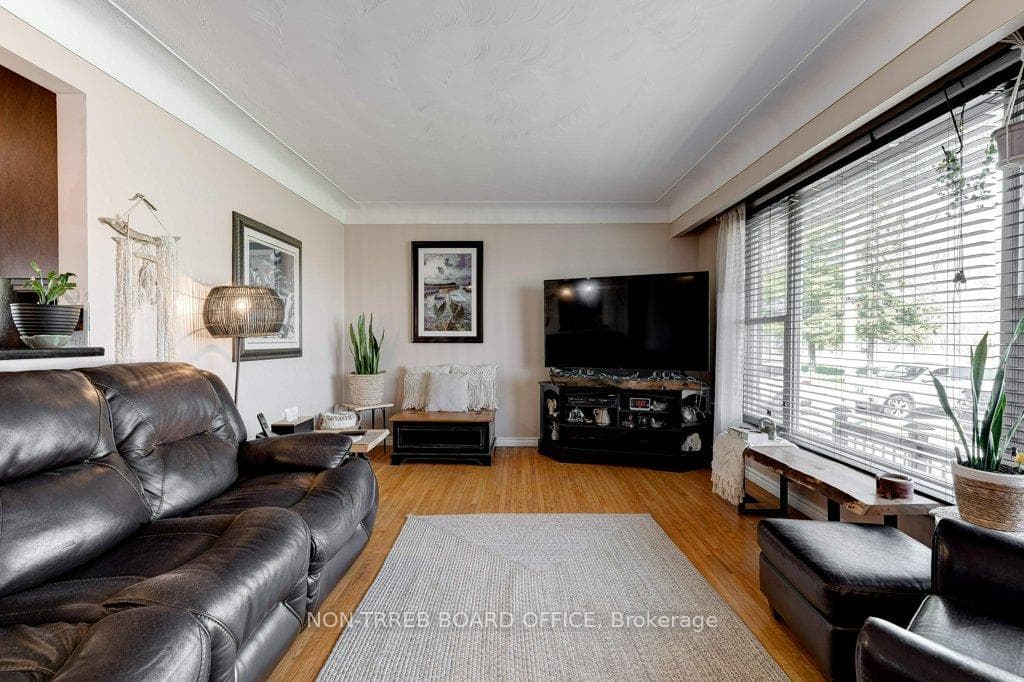 6399 Dickenson Road photo 15
