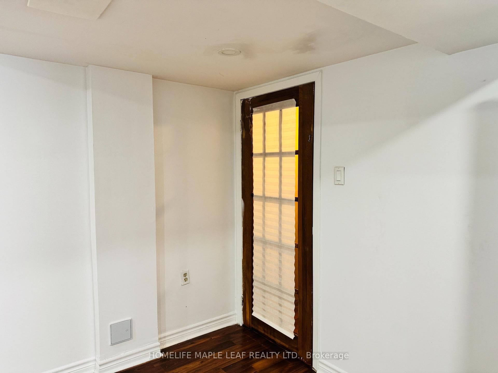 8 Montrose Place photo 5