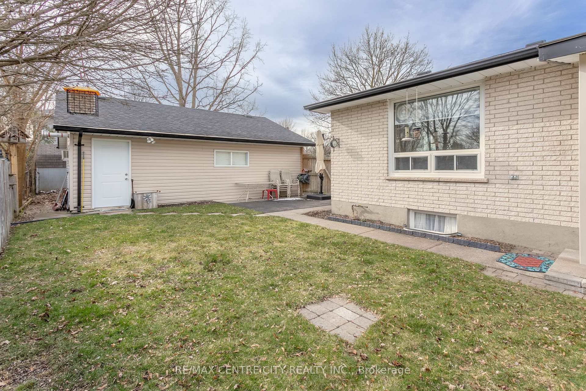 8 Dell Drive photo 28