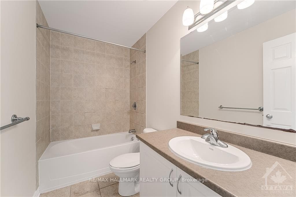 182 GARRITY Crescent photo 23