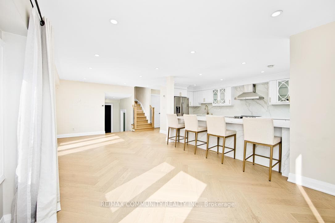 960 Mountcastle Crescent photo 9