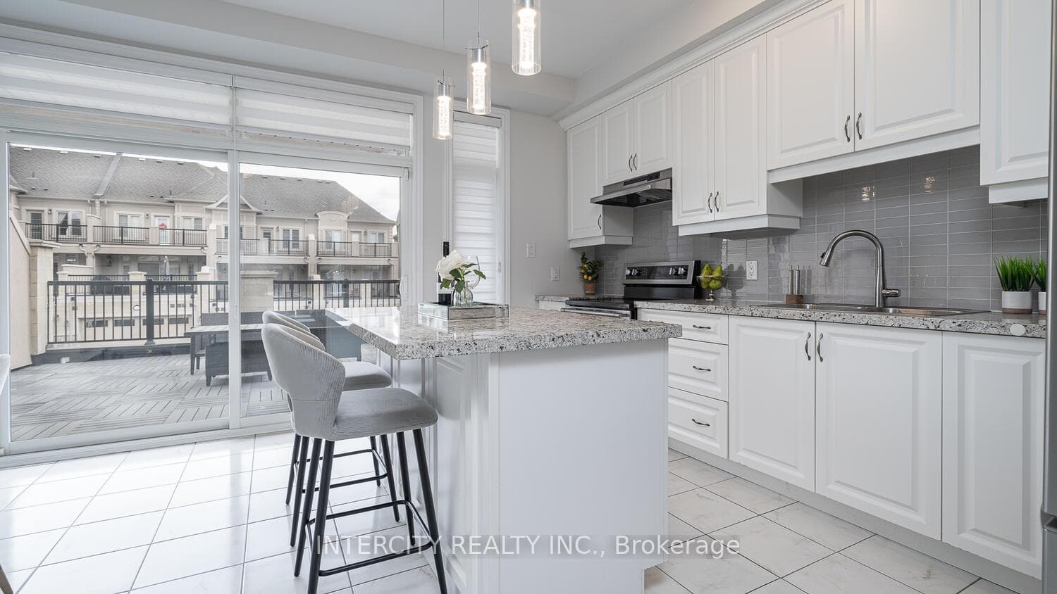 105 Grand Trunk Avenue photo 11