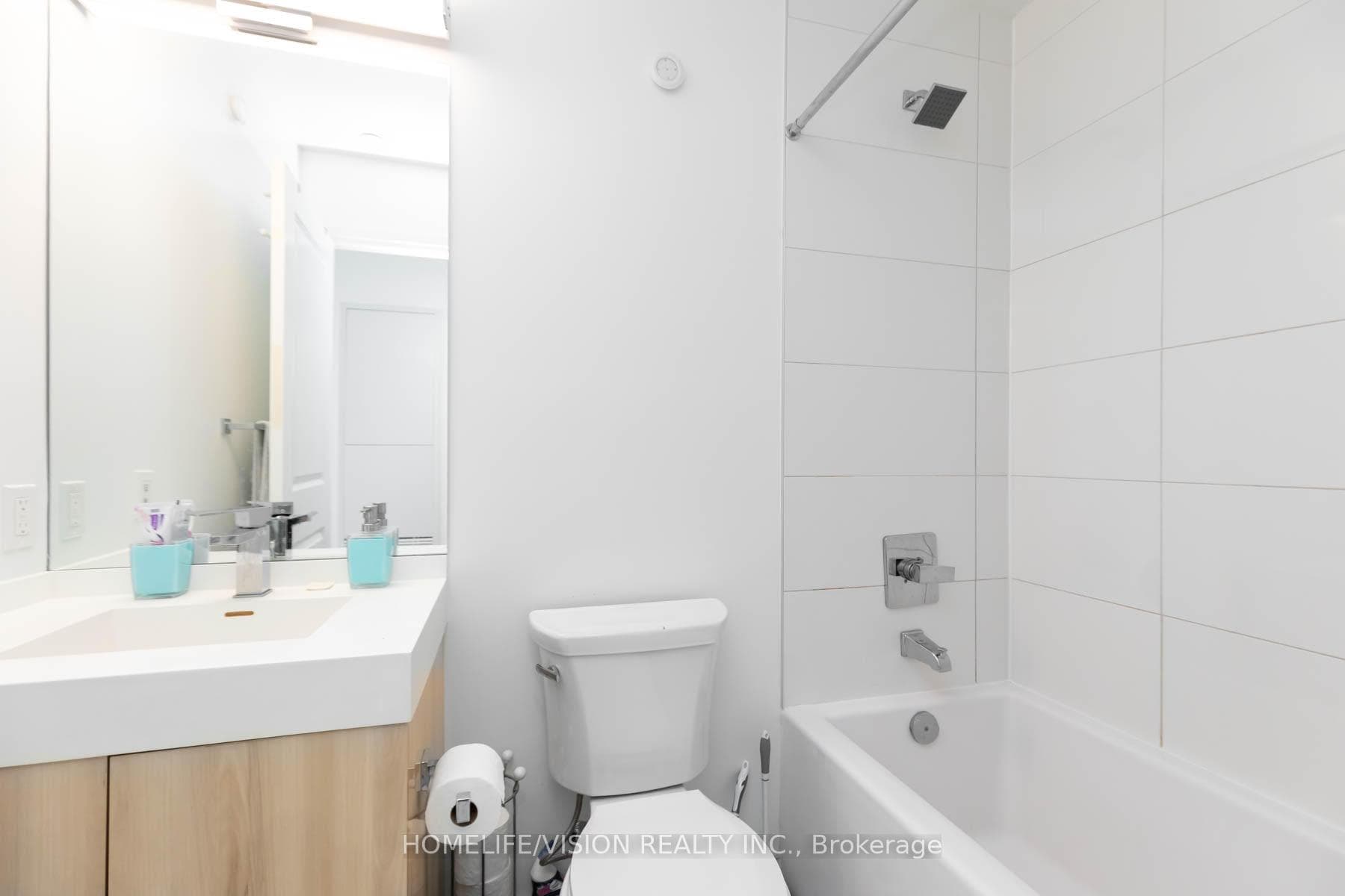 251 JARVIS Street Unit 915 photo 15