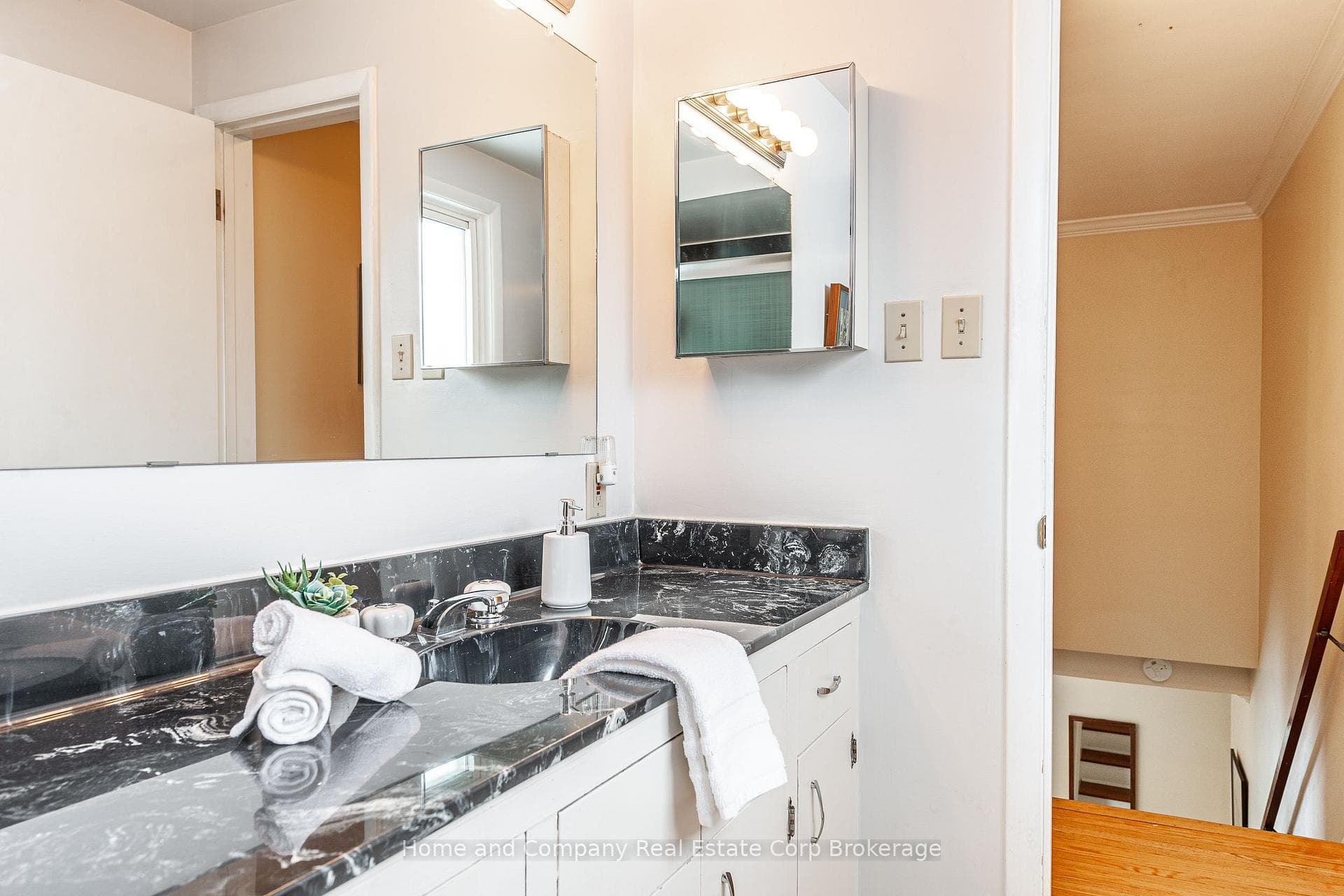 100 Glendon Road photo 27
