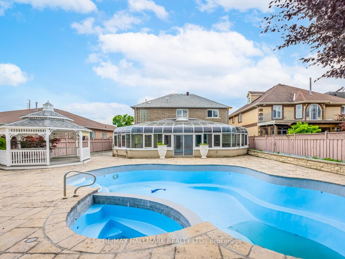 138 Elgin Mills Road photo 32