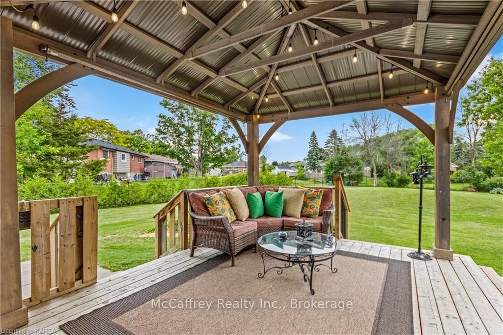 1580 FAIRLEIGH Street photo 29