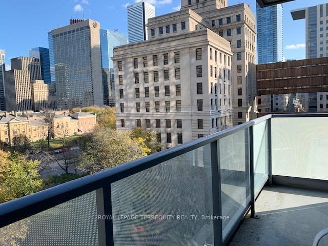 210 Simcoe Street Unit 711 photo 18