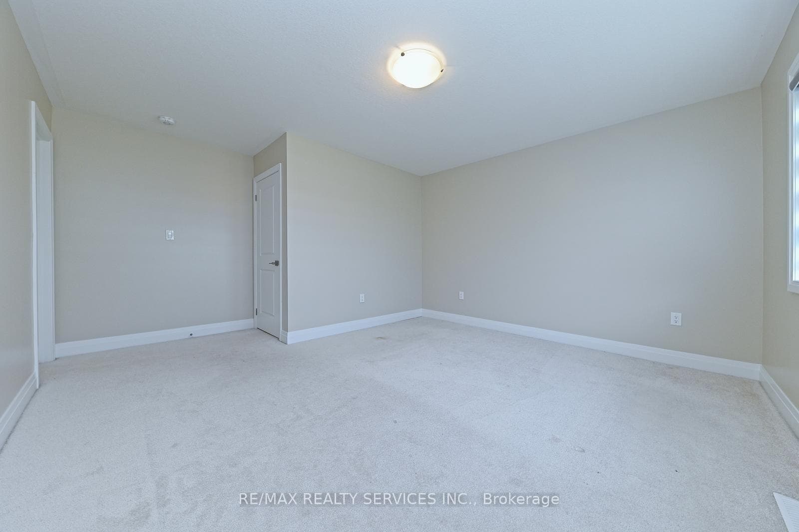 52 Humberstone Drive photo 31