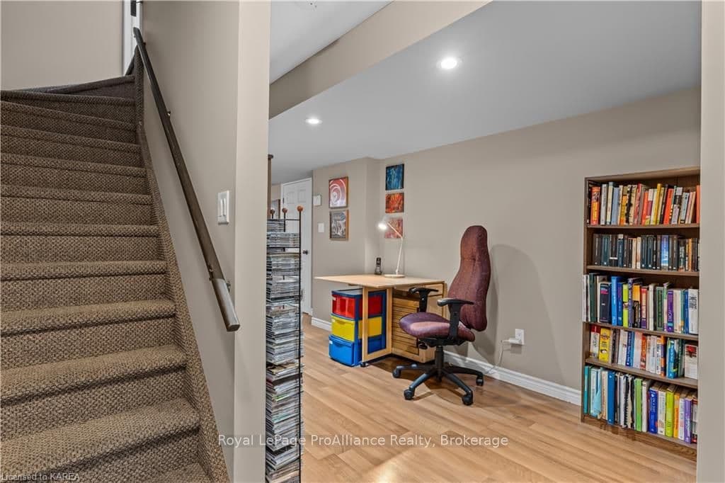 1455 ALBANY Drive photo 27