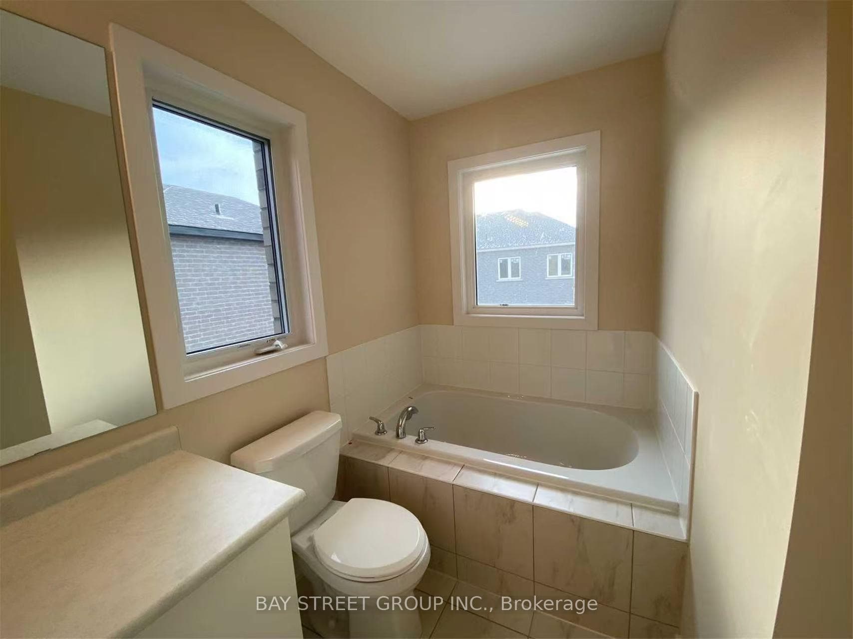 124 Old Oak Lane photo 2