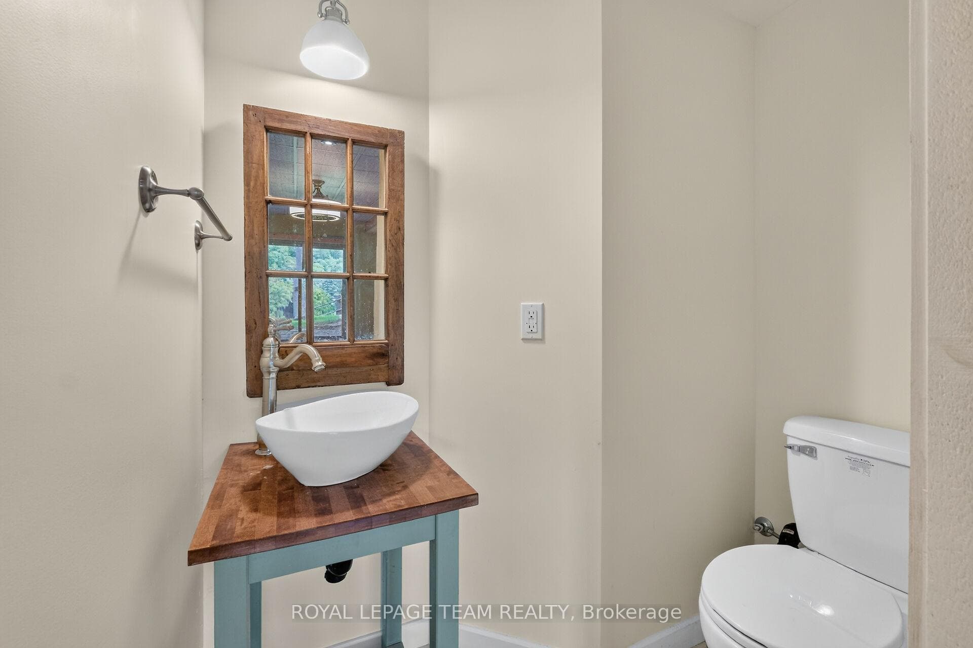 102 A Mcvicar Lane photo 31