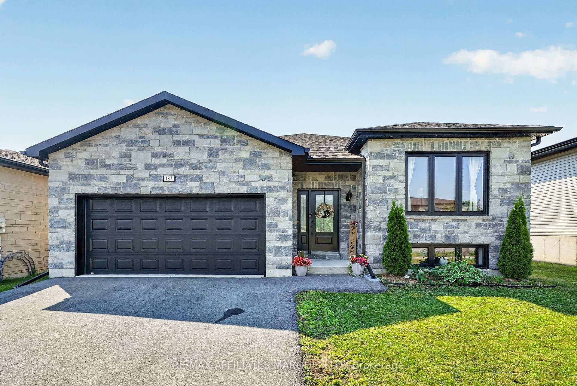 183 Emily Jade Crescent photo 2