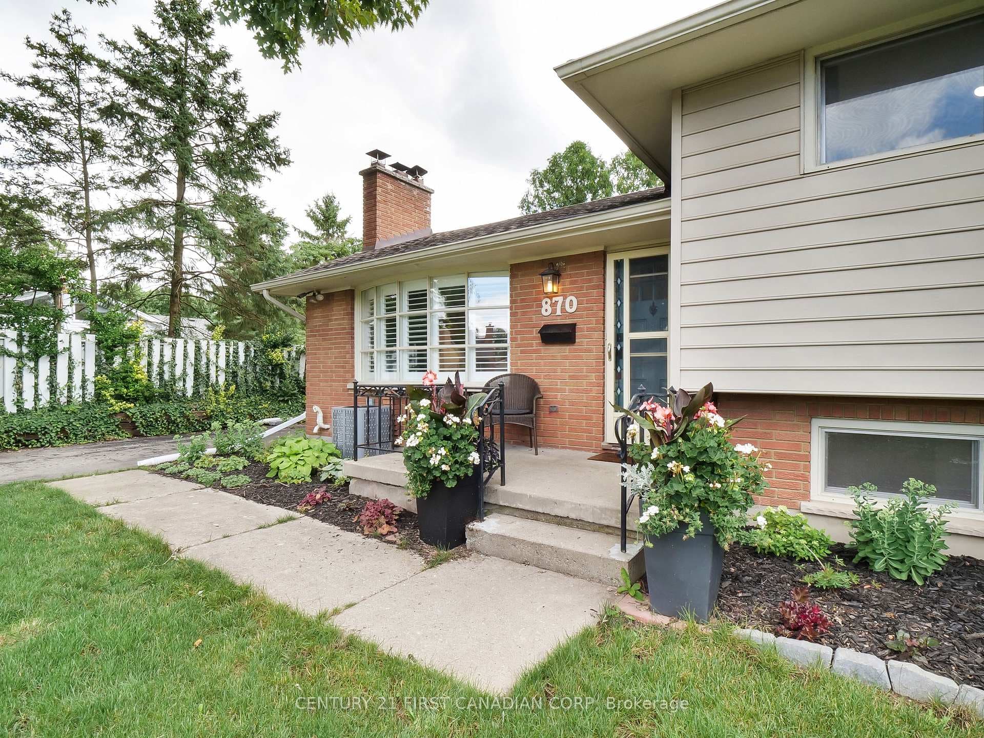 870 Dalkeith Crescent photo 3