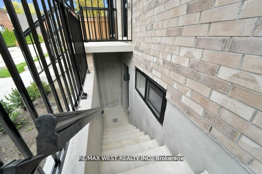 661 Winona Drive photo 36