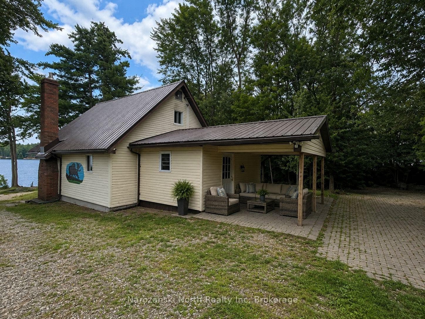 151B Du Lac Avenue photo 3