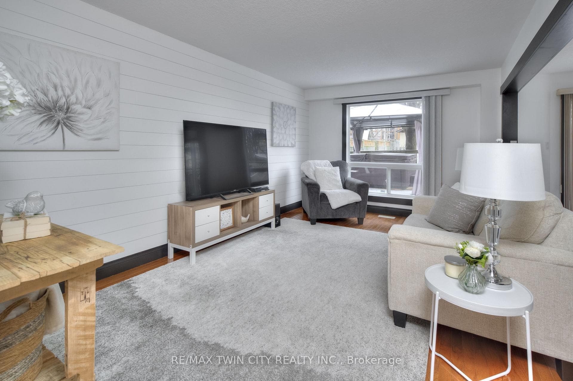 8 Marcy Crescent photo 4