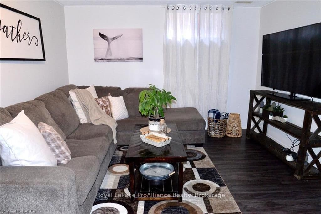 1016 RAINBOW Crescent photo 25