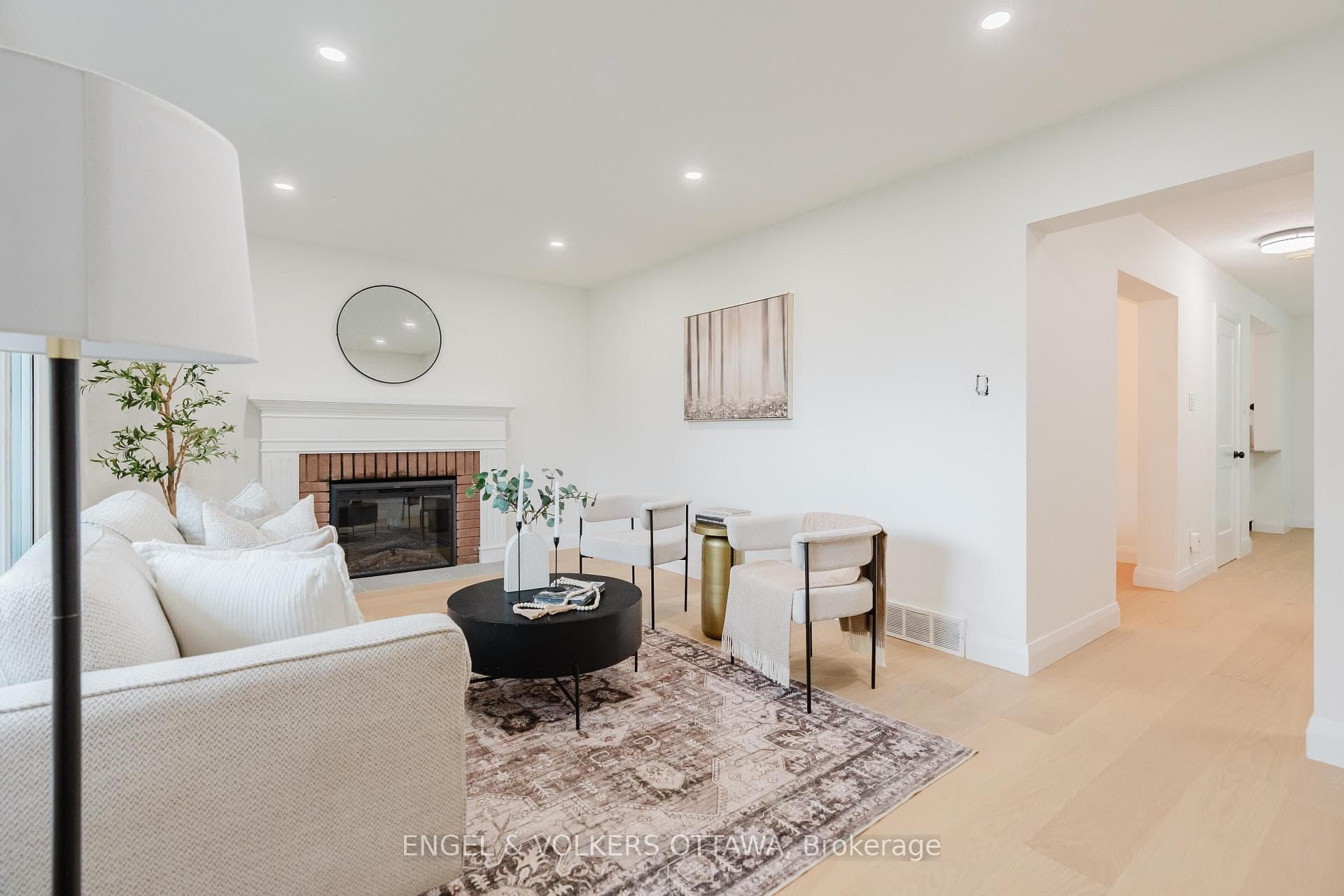 825 De Salaberry Street photo 5