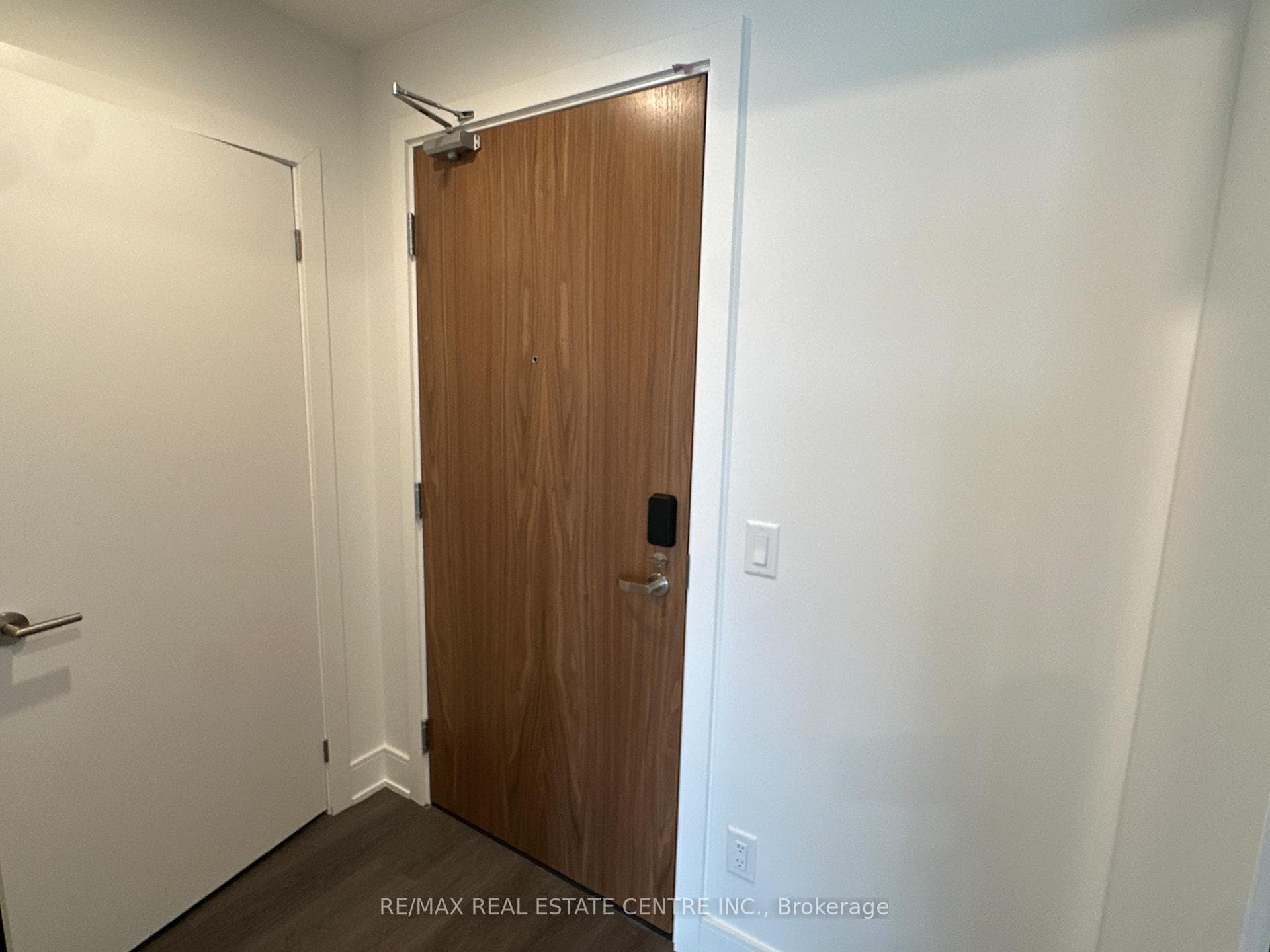 25 Wellington Street Unit 802 photo 7