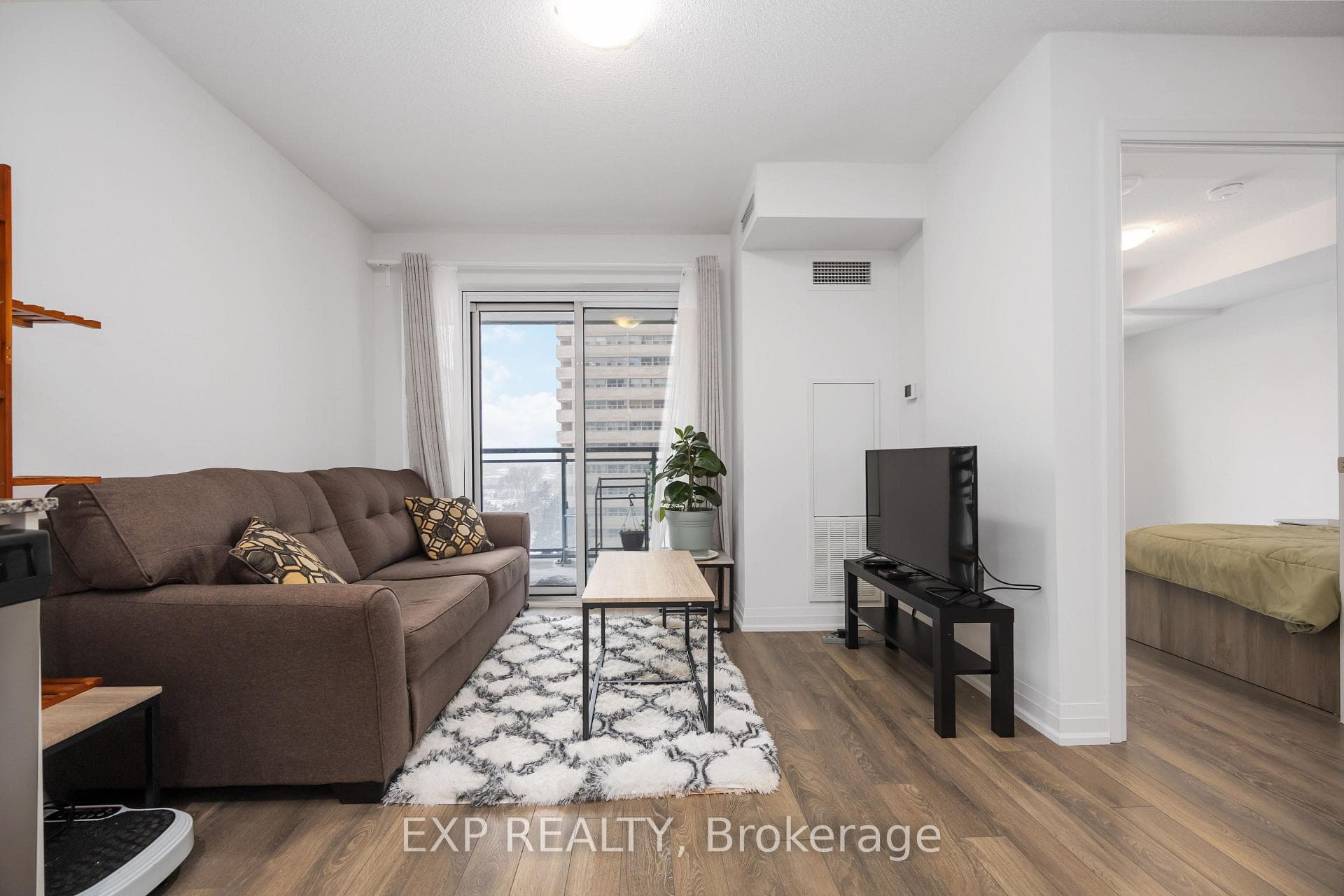 20 Meadowglen Place Unit 629 photo 15