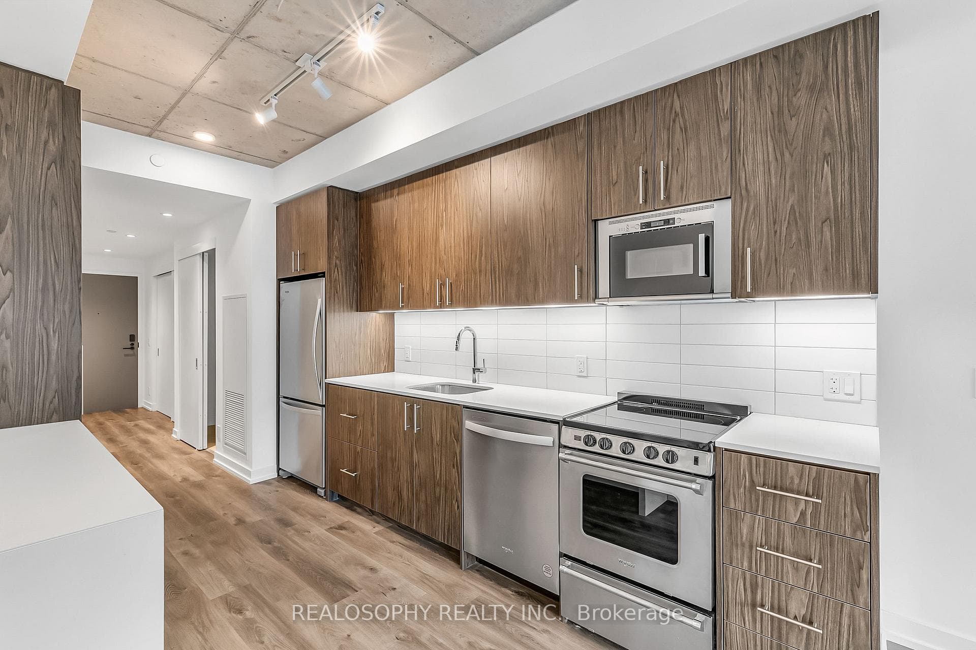 115 Larchmount Avenue Unit 311 photo 3