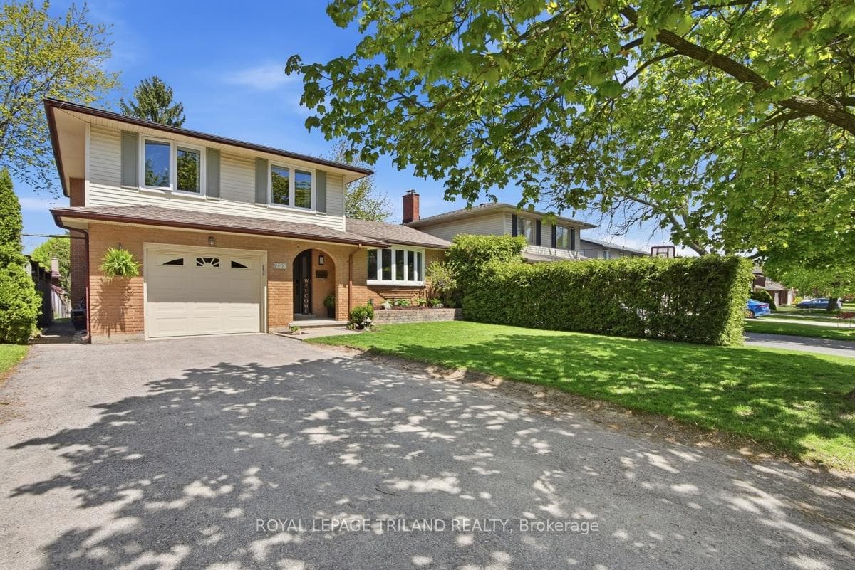 255 Highview Crescent photo 2