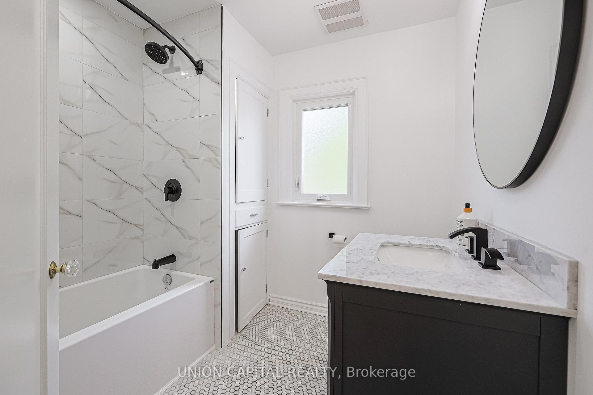 1064 Royal York Road photo 13