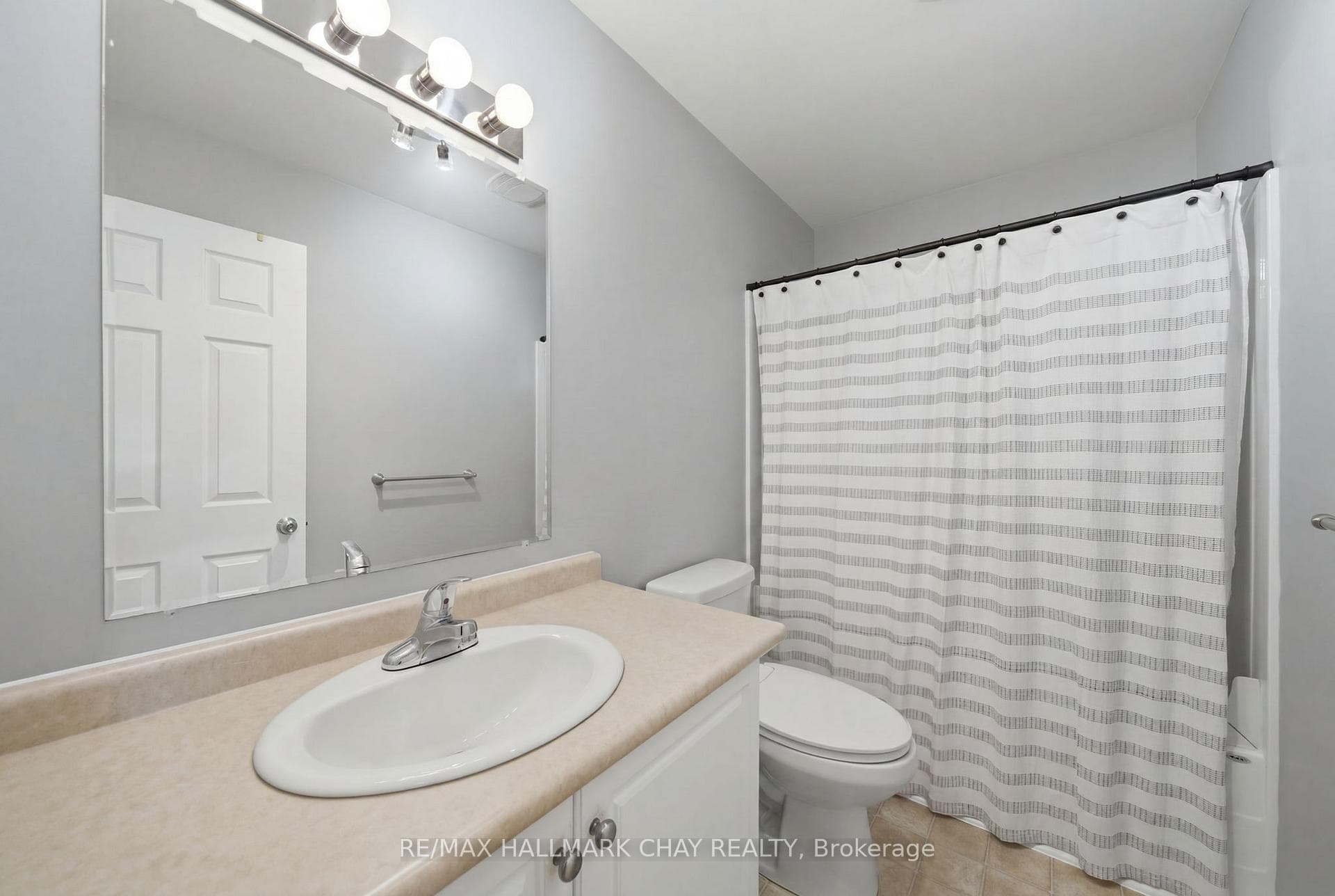 46 Michelle Drive photo 24