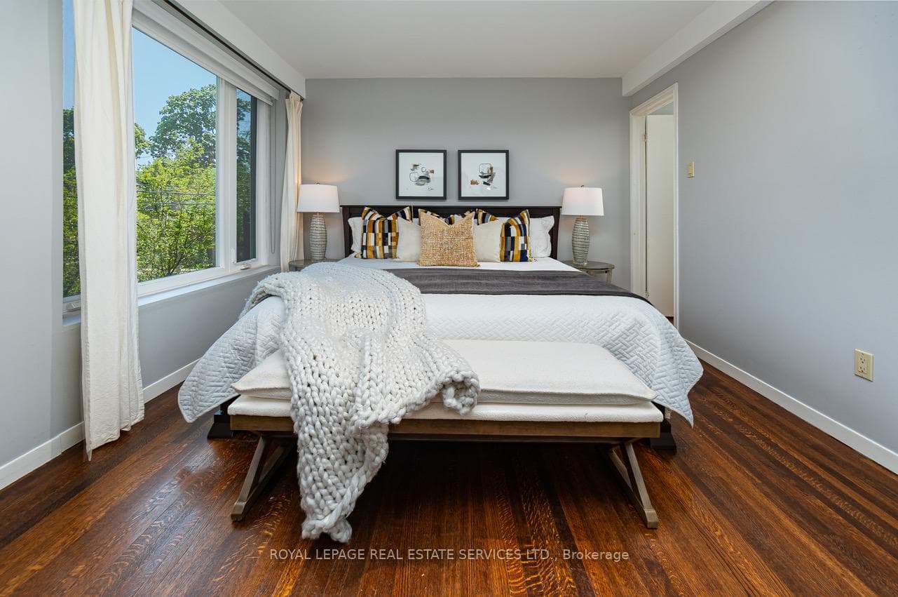 132 Bertmount Avenue photo 16