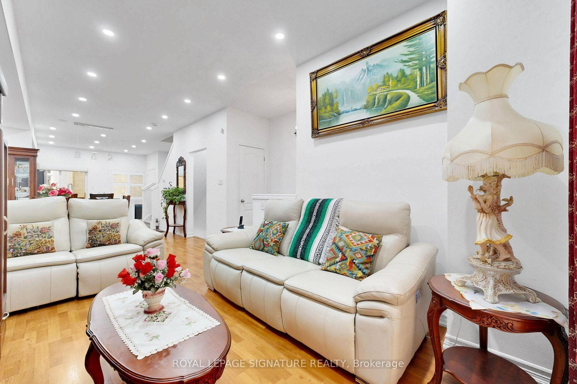 51 Piggott Mews photo 12