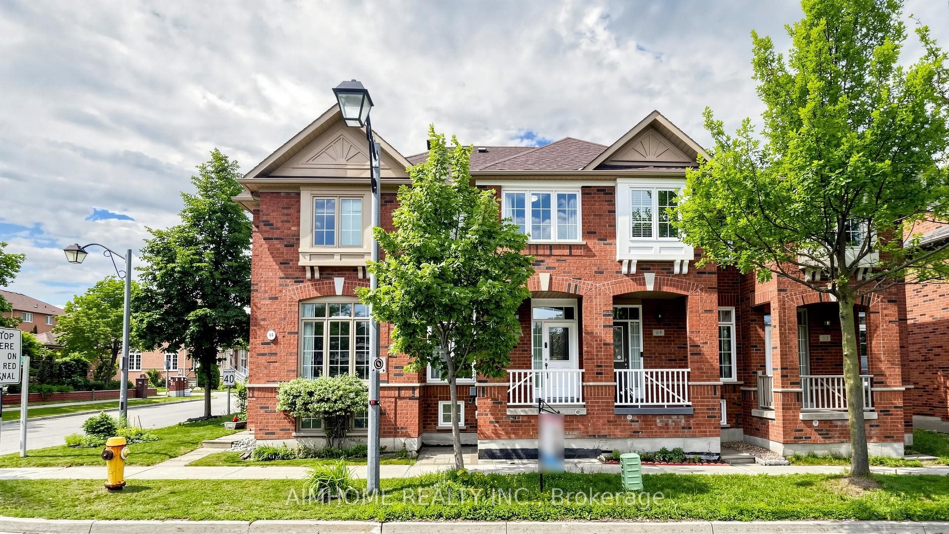 87 Bur Oak Avenue photo 1