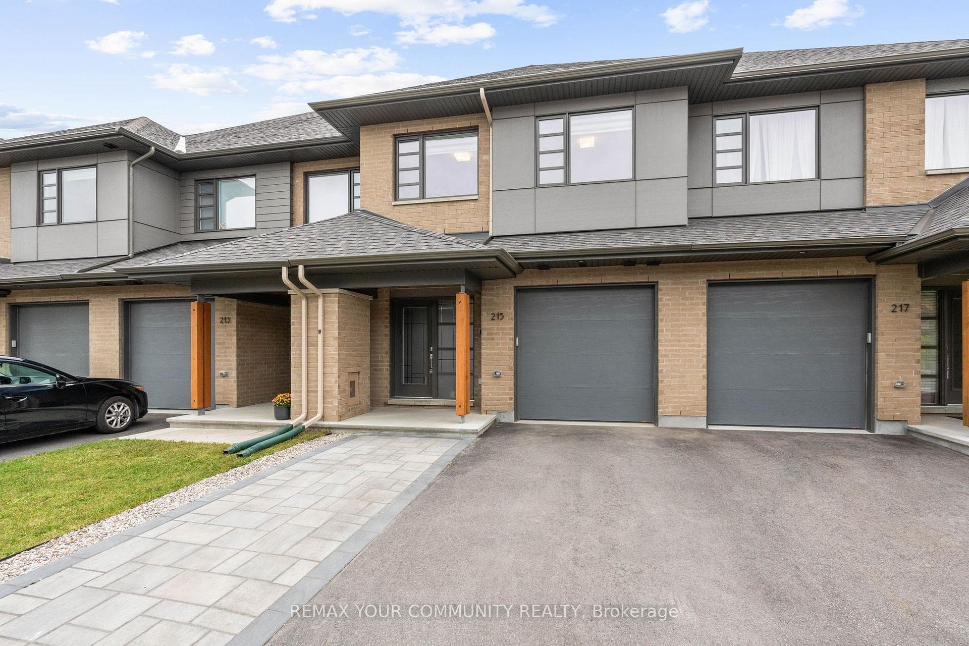 215 Pisces Terrace photo 2