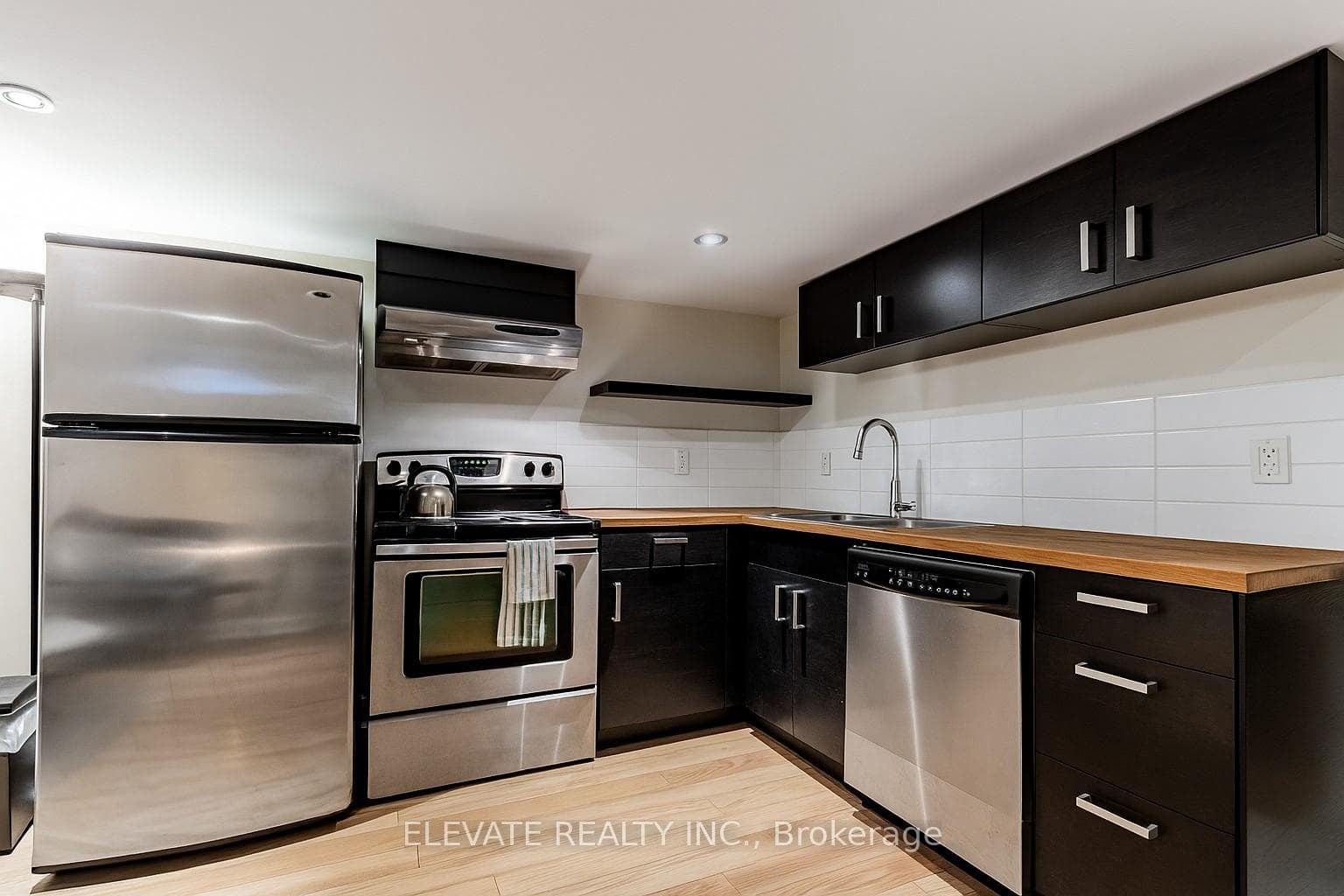 448 Montrose Avenue photo 29