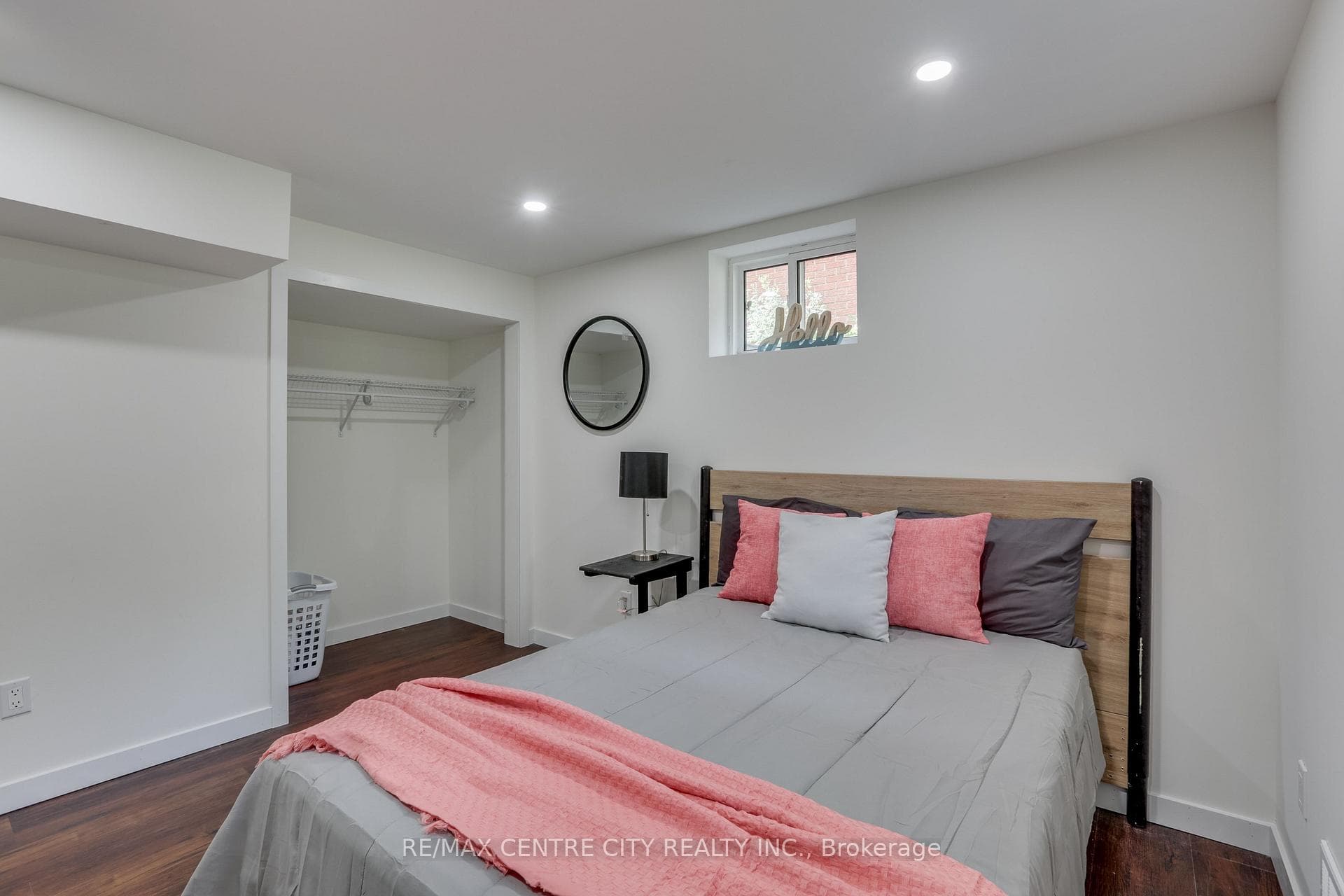930 Eagle Crescent photo 29