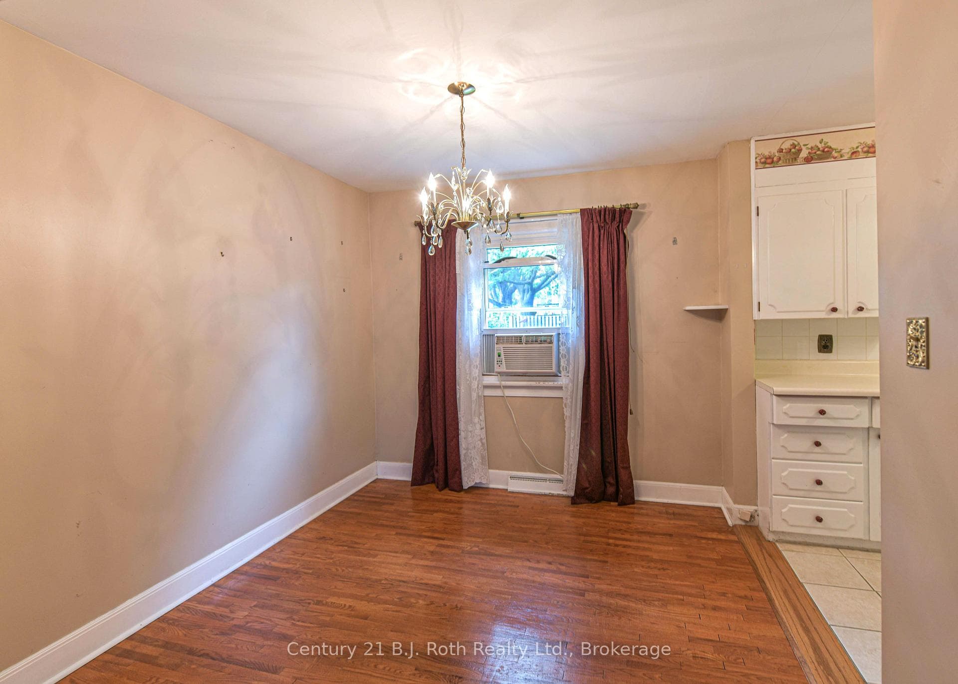 375 Parkhurst Crescent photo 11