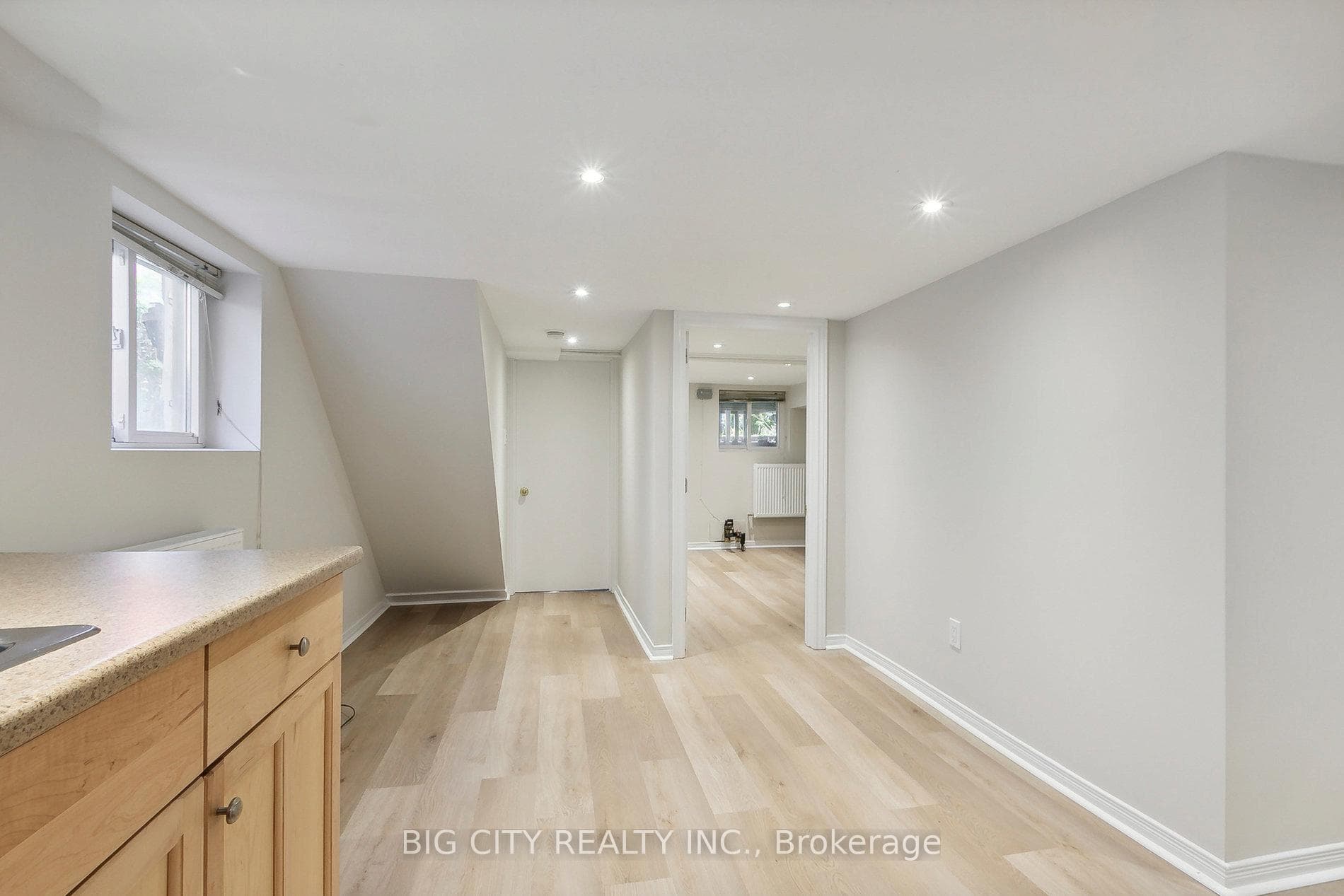 178 Douglas Avenue Unit Lower photo 6