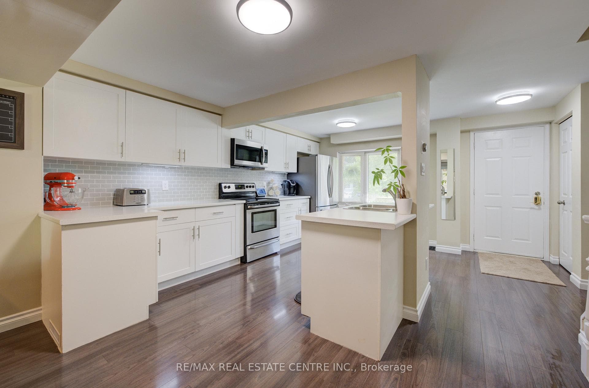 660 HILLVIEW Road photo 10