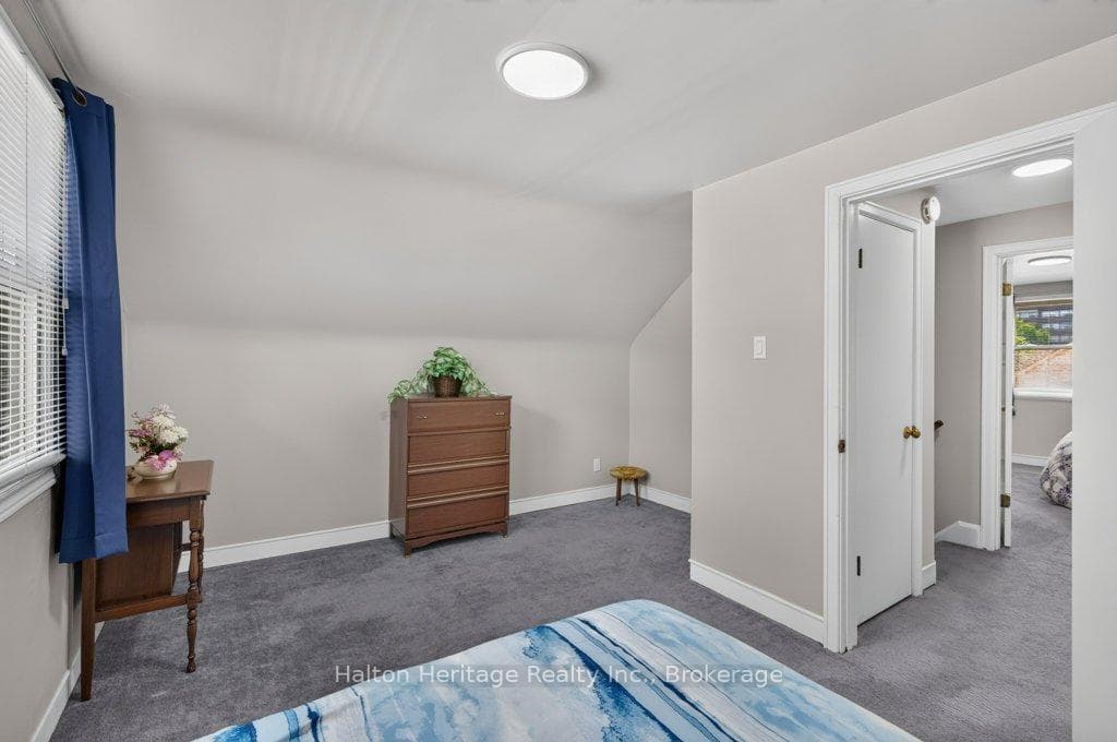 476 East 37th Street photo 24