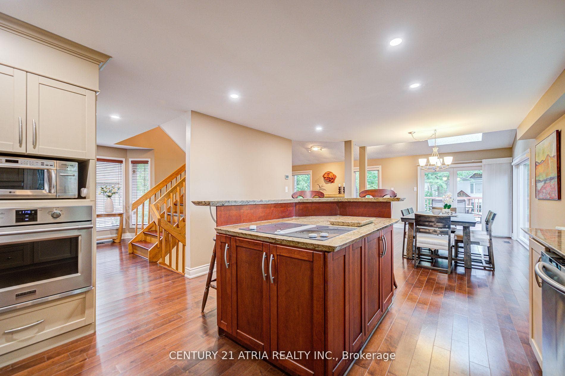 2671 Thickson Road photo 21