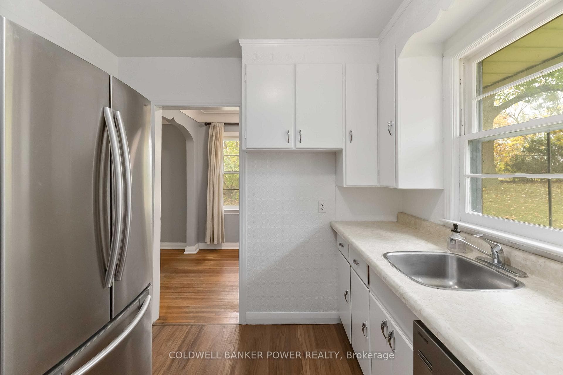 1219 Albany Street photo 19